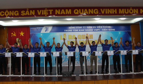 ngày 6-2, Trung tâm Kinh doanh VNPT - Kiên Giang tổ chức lễ ra quân kinh doanh năm 2017. Tham dự Lễ ra quân có gần 100 CBCNV là Lãnh đạo Trung tâm Kinh doanh VNPT - Kiên Giang, Lãnh đạo, chuyên viên các Phòng chức năng; Lãnh đạo, Nhân viên, Công tác viên bán hàng các Phòng Bán hàng khu vực. Ngoài ra, lễ ra quân còn vinh dự được đón tiếp Ông Võ Minh Trung, Trưởng đại diện, Giám đốc VNPT Kiên Giang và Lãnh đạo các Phòng chức năng của VNPT Kiên Giang, Trung tâm Công nghệ thông tin, Trung tâm Điều hành Thông tin VNPT Kiên Giang.  