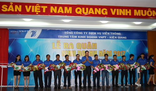 Trong năm 2016, Trung tâm Kinh doanh VNPT - Kiên Giang hoàn thành vượt mức kế hoạch được giao, doanh thu đạt 100,13% so với kế hoạch, tăng 9,6% so với năm 2016, chênh lệch thu chi đạt 103,75% so với kế hoạch. Việc tổ chức lễ ra quân kinh doanh nhằm khích lệ, động viên tinh thần cho CBCNV, góp phần đẩy mạnh hoạt động kinh doanh, nỗ lực hoàn thành các chỉ tiêu kế hoạch Tổng Công ty giao năm 2017 trong điều kiện tình hình cạnh trạnh cung cấp các dịch vụ VT-CNTT trên thị trường Kiên Giang ngày càng gay gắt