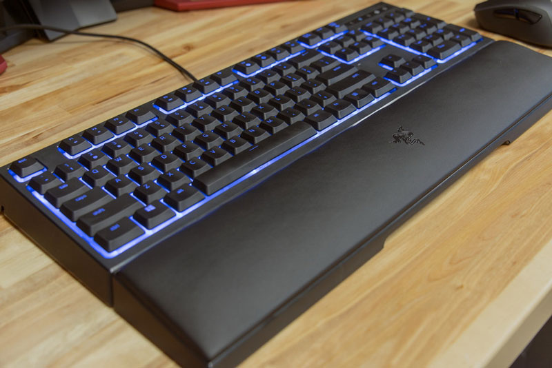 3. Razer Ornata. Giá bán: 69,99 USD - tương đương 1,56 triệu đồng.