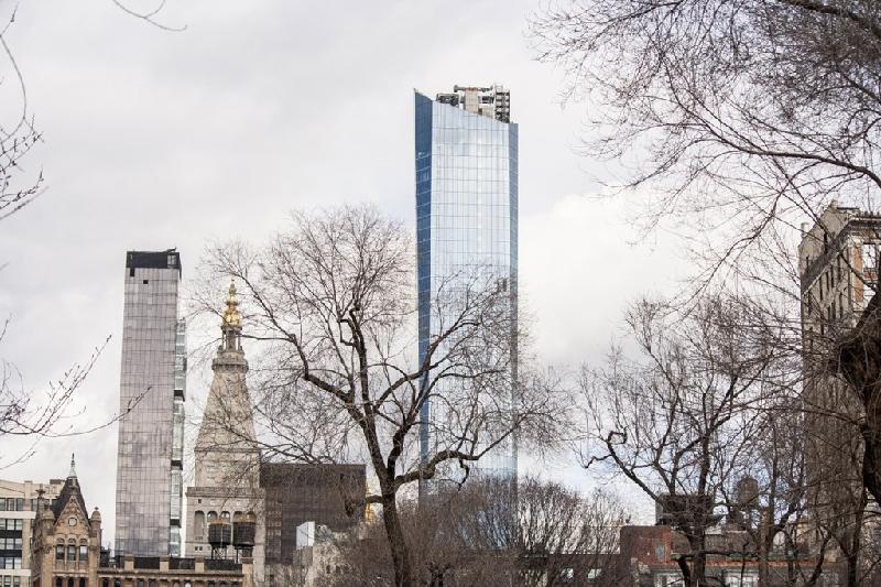 Madison Square Park Tower   là tòa tháp 65 tầng với căn hộ, phòng gym, sân golf mini, thư viện và khu ăn uống ngoài trời.