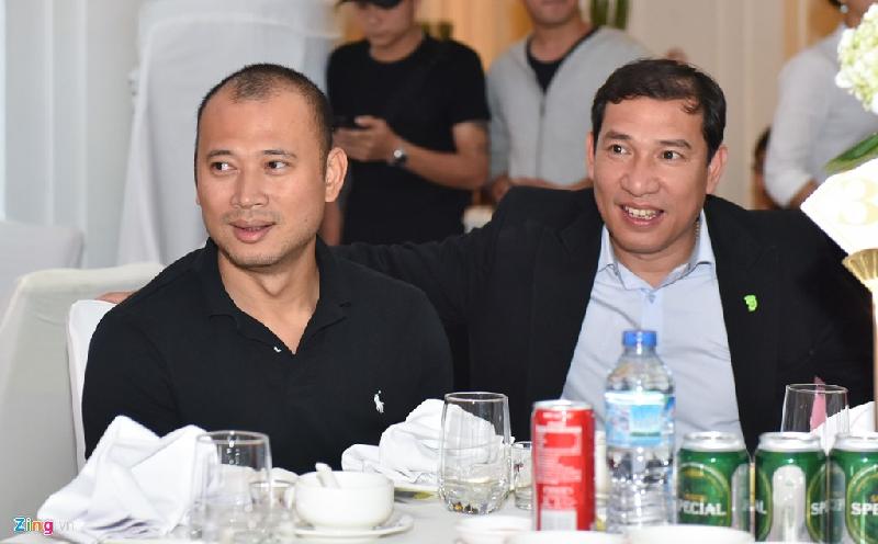 MC Long Vũ cũng đến chúc phúc cho vợ chồng Thành Trung. 