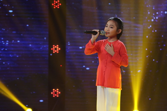 Chương trình còn có sự tham gia của cô bé 7 tuổi Nghi Đình từng gây sốt với ca khúc Bún riêu cua đồng trong Biệt Tài Tí Hon. Cô bé thể hiện thần thái chuyên nghiệp khi nhập tâm hoàn toàn vào bài hát “tủ” của mình và chỉ nở nụ cười khi được Ban giám khảo trò chuyện. 