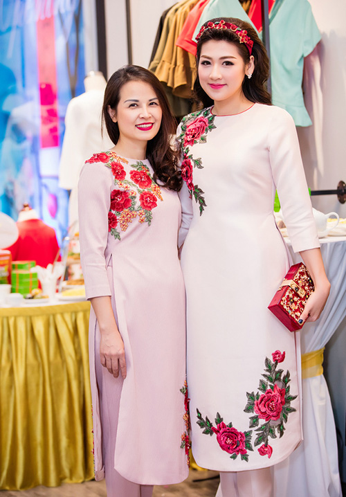 Thực ra đó chính là mẹ ruột của người đẹp