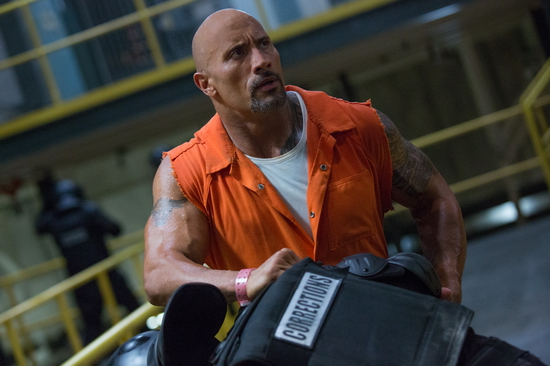 2.    Luke Hobbs ( “The Rock” Dwayne Johnson) – Hòn đá cục mịch nhưng đầy nghĩa khí
