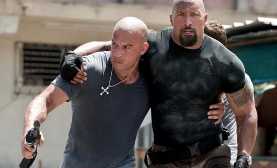 Sự xuất hiện của “The Rock” trong phần 5 khiến hâm mộ phấn khích. Dáng vẻ nam tính, cơ bắp cuồn cuộn của anh chính là một điểm cộng hoàn mỹ cho đội hình những mỹ nam lái xe trong Fast & Furious. Với quan trò quan trọng cùng màn hóa thân không thể phù hợp hơn vào vai tay đặc vụ trọng tình nghĩa, Dwayne Johnson hay Luke Hobbs là một linh hồn khác của bộ phim bên cạnh nam chính Dominic. Anh sẽ tiếp tục xuất hiện trong phần 8 với vai trò bạn đồng hành cùng băng Toretto trong cuộc đua chống lại nữ hacker Cipher.