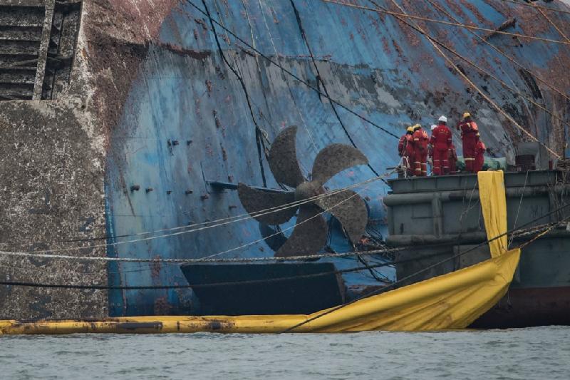Ủy ban điều tra cũng sẽ tìm kiếm thêm manh mối. Phà Sewol được cho là bị chìm do chở quá tải, sắp xếp không hợp lý và những sơ suất khác.