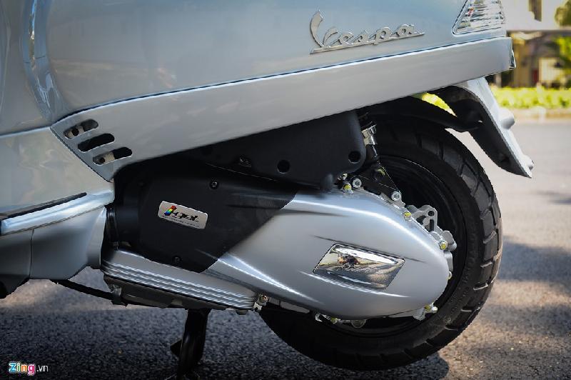 Thay đổi quan trọng nhất trên Vespa LX 2017 là trang bị động cơ iGet mới nhất của Piaggio, dung tích 124,5 phân khối, xi-lanh đơn, công suất 7,6 kW tại 7.600 vòng/phút và mô-men xoắn cực đại 10,6 Nm tại 6.000 vòng/phút. Động cơ này đáp ứng chuẩn khí thải euro 3. 