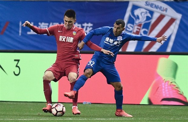 Chùm ảnh: Pato đá hỏng phạt đền, nhưng Tevez cũng chẳng thể thắng