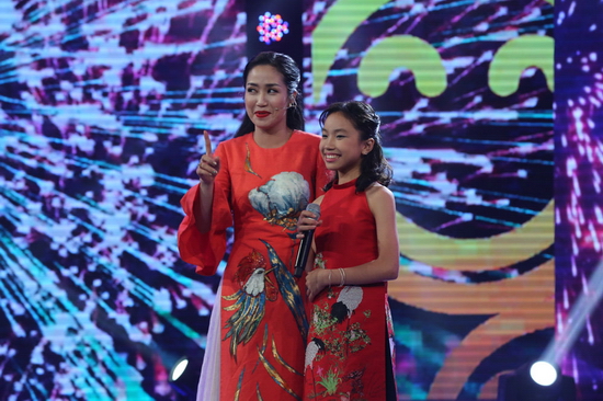 Nam ca sĩ Quang Linh chỉ ra lợi thế của cô bé là hát rất vang nhưng lại chưa được rõ lời. Đồng quan điểm, NSND Thu Hiền nhận xét giọng hát của thí sinh rất chuẩn nhưng vẫn chưa nghe được lời và hài hước dọa bấm đèn đỏ giống áo bé đang mặc khiến khán giả bật cười. Ở phương diện khác, giám khảo Cẩm Ly cho rằng nếu có người hướng dẫn cách hát thì cô bé sẽ phát huy được hết tiềm năng của mình. Sau một hồi phân vân, Ban giám khảo đã nhấn đèn xanh cho Thanh Thảo cơ hội bước tiếp vào vòng trong.