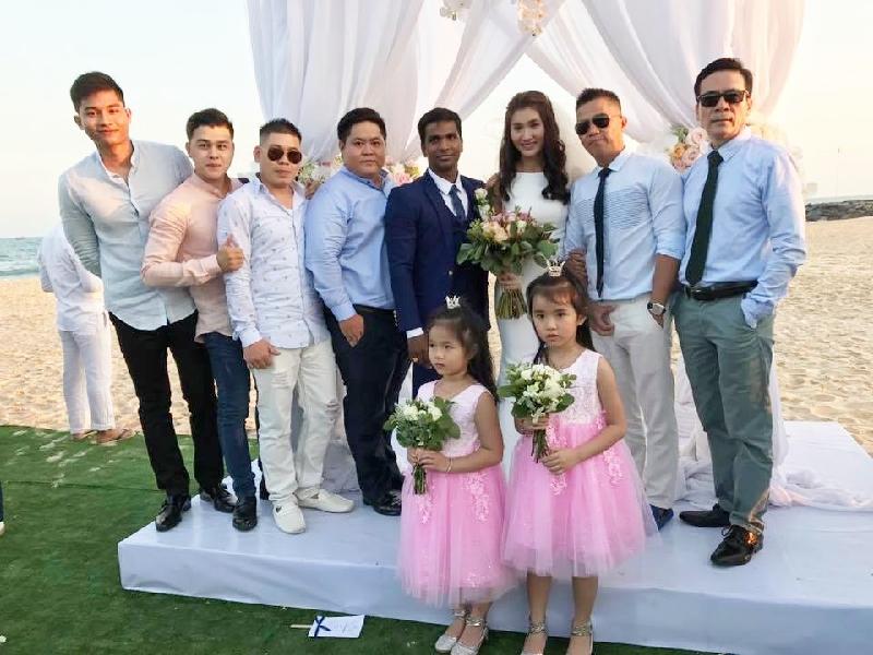 Nguyệt Ánh cùng chú rể hẹn hò gần một năm trước khi quyết định tiến đến hôn lễ.