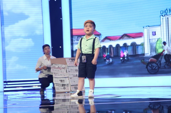 Huy Dương: Cậu bé 5 tuổi và tài năng nhảy Hip Hop cực chất  Sau 1 tháng lên sóng, phần thi của cậu bé Huy Dương 5 tuổi với năng khiếu nhảy Hip Hop cực chất thu hút gần 1,7 triệu người xem. Sau khi xem tiết mục, nhiều người hâm mộ đưa Huy Dương lên bàn cân so sánh với Tin Tin và Ku Tin, hai “hiện tượng Youtube” trong thời gian qua.  Trong phần thi của mình, cậu bé xuất hiện với ngoại hình điển trai và thể hiện khả năng nhảy cực chất trên nền nhạc ca khúc “Sài Gòn Đẹp Lắm” khiến người xem không thể rời mắt. Phía dưới hàng ghế bình luận, Johny Huy Trần “đứng ngồi không yên” lắc lư theo điệu nhạc, riêng Thu Trang quá phấn khích nên đã hú hét cổ vũ. Ngoài tài năng nhảy của mình, thí sinh này còn khiến Trấn Thành “cứng họng” với màn đối đáp đầy ngộ nghĩnh.