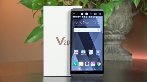 V20 là bản nâng cấp cho người tiền nhiệm V10 với rất nhiều thay đổi so với LG V10 và LG G5 trước đó. Trong đó LG V20 được đầu tư rất nhiều vào mảng nghe nhìn nhằm mang lại những trải nghiệm giải trí di động tốt hơn cho người dùng mà không phải là chạy đua theo phần cứng. 