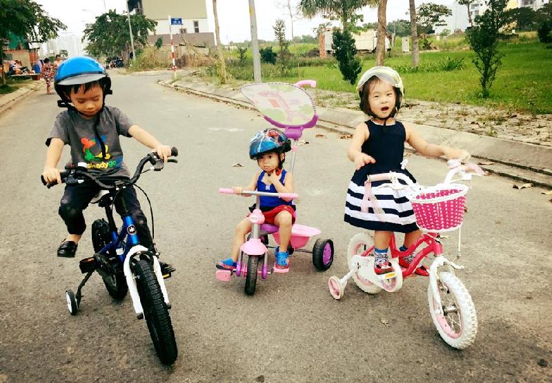 Ba nhóc tỳ nhà Lý Hải vui chơi cùng nhau