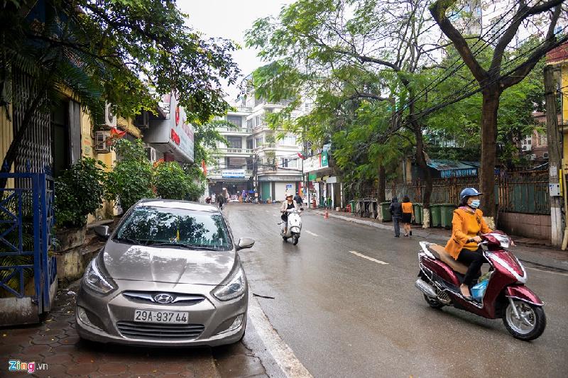 Hà Nội sau một tuần dọn dẹp vỉa hè hình ảnh 2 Ngày 10/3, Hà Nội ra quân dọn dẹp vỉa hè. Nhiều tuyến phố gọn gàng hơn, không còn tình trạng lấn chiếm, đỗ ôtô tràn lan. Trong ảnh là đường Tô Hiến Thành, chụp ngày 17/3.