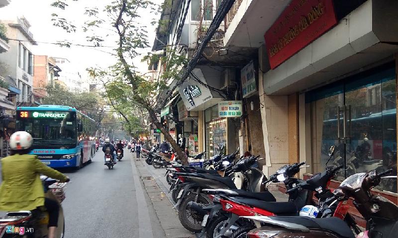 Hà Nội sau một tuần dọn dẹp vỉa hè hình ảnh 19 Khu vực phố cổ, trước cổng UBND phường Cửa Đông (Hoàn Kiếm).