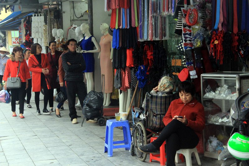 giành vỉa hè, vỉa hè, lấn chiếm vỉa hè, giành lại vỉa hè, phố cổ, Hà Nội