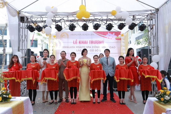 Himalaya Health Spa là trung tâm chăm sóc sức khỏe và sắc đẹp do Nữ hoàng khả ái  Vũ Kim Anh làm chủ. Chị được biết đến với vai trò là một chuyên gia giảm cân và  thải độc uy tín tại Việt Nam. Với hơn 14 năm kinh nghiệm trong lĩnh vực chăm sóc  sức đẹp, chị cùng các cộng sự đã cho ra mắt nhiều liệu pháp cổ truyền mang lại hiệu  quả cao và tuyệt đối an toàn. 