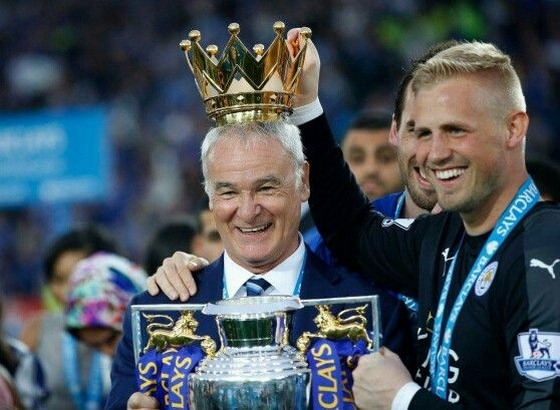 HLV Claudio Ranieri hiện đang thất nghiệp sau khi giúp Leicester vô địch Ngoại hạng Anh