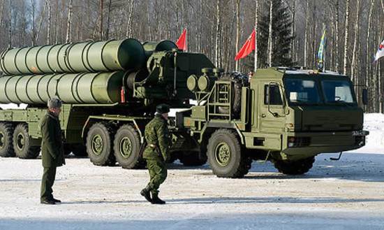 S-400 Triumph có thể tác chiến trong mọi điều kiện địa hình, thời tiết, trong môi trường có nhiễu cường độ mạnh và chế áp điện tử cao.  
