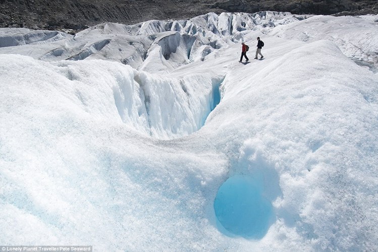Đi bộ trên sông băng Alpine Glacier, Thụy Sĩ.