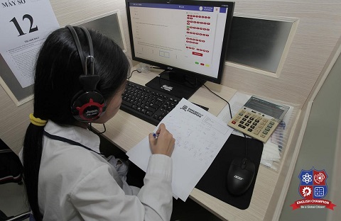 Thí sinh tập trung làm bài thi vòng 2