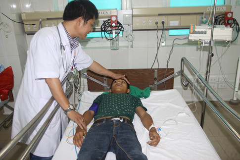 Hồ Văn Cười đã qua cơn nguy kịch nhưng vẫn được theo dõi đặc biệt tại Khoa Nhi (BV Đa khoa tỉnh Quảng Trị).