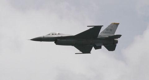 Mỹ &quot;tiếp đạn&quot; cho chiến đấu cơ F-16