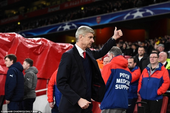 &quot;Wenger, chính ông đang giết chết Arsenal!&quot;