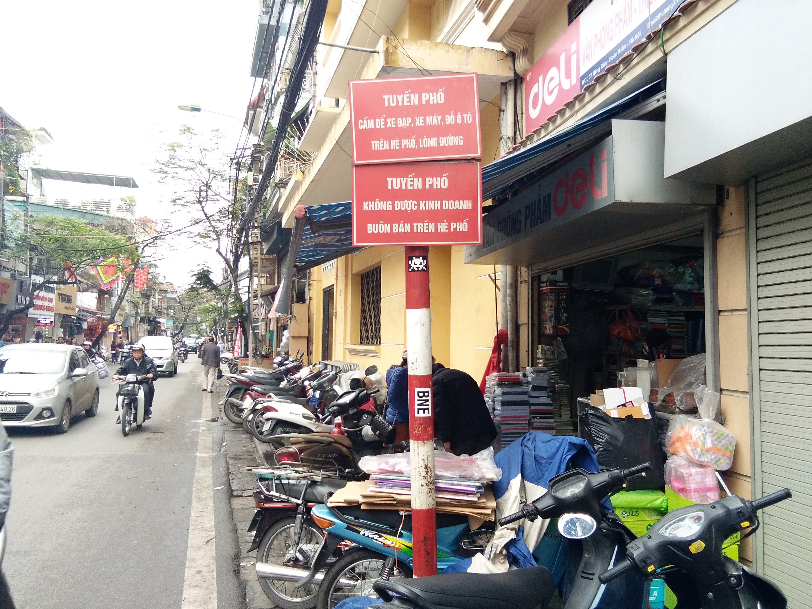 Phố cổ Hà Nội: Vẫn còn nhiều kiểu lấn chiếm vỉa hè