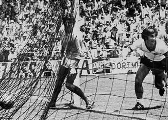 Tây Đức 3-2 Anh