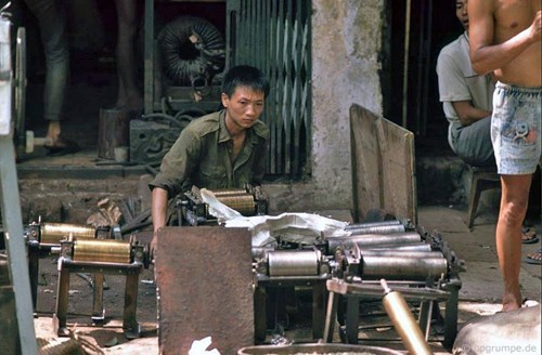 Cửa hàng cơ khi vỉa hè.