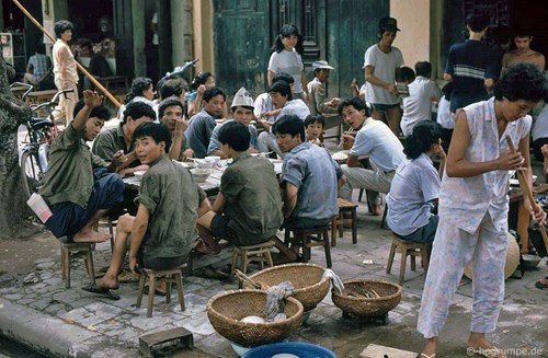 Quán phở vỉa hè.