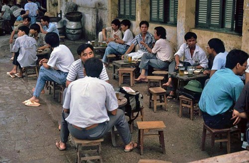Bia hơi vỉa hè.
