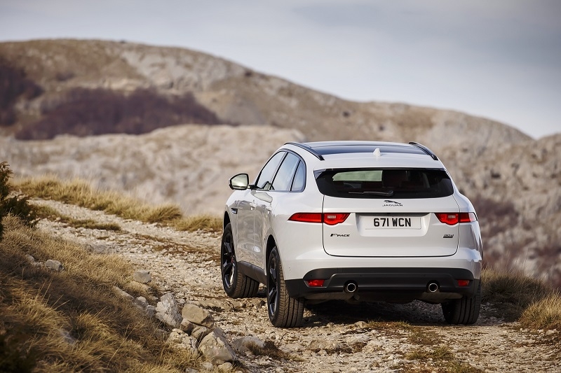 Jaguar F-PACE hứa hẹn sẽ mang đến thêm một sự chọn lựa chọn tối ưu cho các khách hàng yêu thích sản phẩm ô tô trong phân khúc SUV hạng sang tại thị trường Việt Nam.