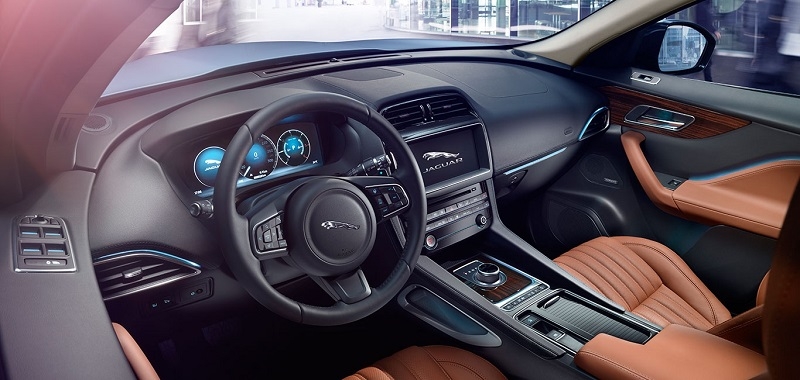 Jaguar F-PACE được lấy cảm hứng từ phong cách thiết kế mạnh mẽ và đầy cá tính của mẫu xe thể thao Jaguar F-TYPE, đồng thời đây cũng là mẫu xe được Jaguar tích hợp rất nhiều những công nghệ tiên tiến nhất. Cùng với đó là trang bị nội thất cao cấp nhằm mang đến cho người sử dụng cảm nhận khi điều khiển một chiếc SUV nhưng không kém phần sang trọng.