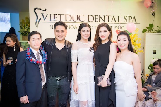 Tiến sĩ nha khoa Nguyễn Phú Hoà tại lễ vinh danh
