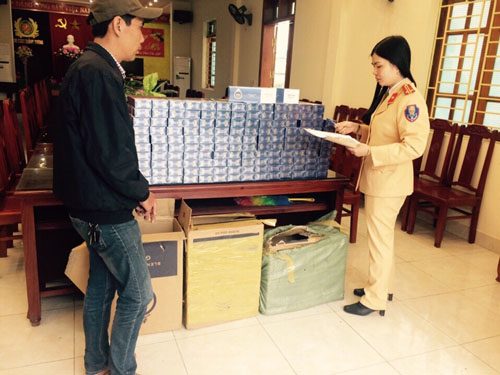 Hàng nghìn bao thuốc 555 lậu được vận chuyển liên tỉnh