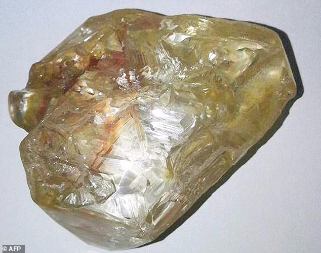 Thợ mỏ đào được viên kim cương &quot;khủng&quot;, trị giá hàng nghìn tỷ đồng
