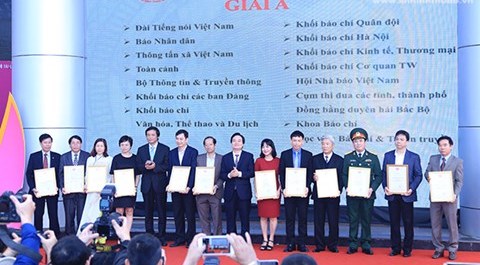 Bế mạc Hội báo toàn quốc 2017: Trao hàng chục giải ấn tượng
