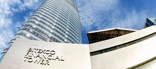 Tòa tháp Bitexco Financial Tower ở độ cao 262 mét so với mặt đất, hiện là tòa nhà cao nhất thành phố Hồ Chí Minh hiện nay. Một trong những điểm nhấn của tòa tháp chính là đài quan sát đầu tiên của thành phố tại lầu 49. Tại đài quan sát Saigon Skydeck, du khách tham quan không chỉ được ngắm quang cảnh toàn thành phố và toàn bộ con sông Sài Gòn uốn lượn, mà còn được sử dụng các tiện ích và dịch vụ tại đài quan sát này. Tòa tháp Bitexco Financial Tower không chỉ đơn thuần là một tòa nhà được bọc bởi kính và thép, mà còn là biểu tượng cho vẻ đẹp và sự phát triển nhanh chóng của nền kinh tế của thành phố Hồ Chí Minh, vùng kinh tế trọng điểm của Việt Nam.   Tòa tháp Bitexco là một minh chứng điển hình cho sự sáng tạo và thiết kế đặc sắc vượt bậc. Nơi đây từng là nơi tiếp đón rất nhiều chính khách, chính trị gia danh tiếng trên thế giới khi đến thăm Việt Nam. 