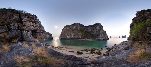Cống Lá – Ba Hang nằm cách Tuần Châu khoảng 30km và cách bến tàu Hòn Gai khoảng 20km. Đây là điểm giáp ranh với đảo Cát Bà của Hải Phòng. Đây là nơi tuyệt vời mà bạn không nên bỏ lỡ cơ hội trải nghiệm khi ghé thăm Vịnh Hạ Long.