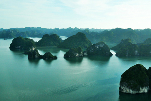 Trong bình chọn mới nhất về 10 điểm đến hàng đầu Việt Nam năm 2017 cho du khách của Tripadvisor, Vịnh Hạ Long xếp thứ  7,