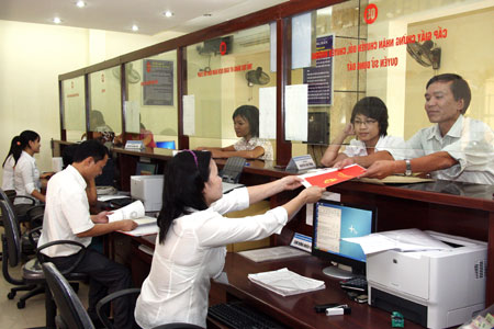 Chủ tịch Hà Nội yêu cầu công chức luôn tươi cười khi tiếp dân