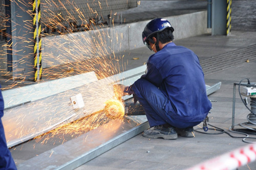 Ông Hải cho biết, chi phí tháo dỡ 50 triệu đồng sẽ do nhà đầu tư chịu. Ngoài ra, chính quyền quận 1 xử phạt 8 triệu đồng.