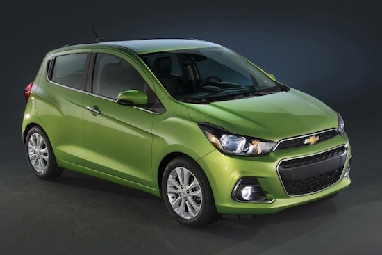 Đứng ở vị trí thứ 3 là cái tên Chevrolet Spark với giá bán đi kèm là 13.875 USD (khoảng 315 triệu đồng). Thiết kế của Chevrolet Spark nhỏ gọn, thích hợp cho những nhu cầu vận chuyển hàng hóa thường xuyên trong thành phố, cùng với đó là việc di chuyển đi lại trong nội thành đông xe cộ.