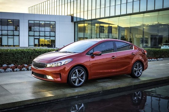 Kia Forte là cái tên tiếp theo khi xe có giá bán 17.495 USD (khoảng 397 triệu đồng). Xe được trang bị khối động cơ 2.0 lít, công suất 147 mã lực, đi cùng hộp số sàn 6 cấp.