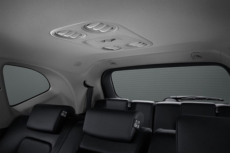 Hàng ghế thứ 2 và 3 của Honda CR-V 2017 tại Thái Lan có thể ngửa tùy ý. Ngoài ra, hàng ghế thứ 2 còn có thể trượt lên trước hoặc về sau và gập xuống để tạo lối đi cho hành khách. Đặc biệt so với phiên bản 5 chỗ thì hàng ghế thứ 2 còn có độ ngã lưng sâu hơn.