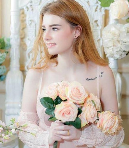 Jessie Vard hiện đang là người mẫu tự do cho nhiều nhãn hàng nổi tiếng tại Thái Lan và thường xuyên cho ra mắt những bức ảnh gợi cảm nhưng không kém phần năng động. Ảnh trong bài: Facebook nhân vật.