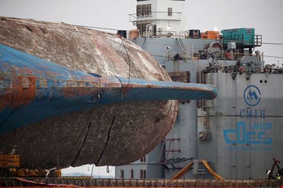 Phà Sewol &quot;trở về&quot; sau 3 năm chìm dưới đáy biển!