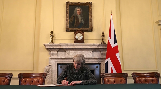 Cơn địa chấn Brexit được kích hoạt, EU chao đảo